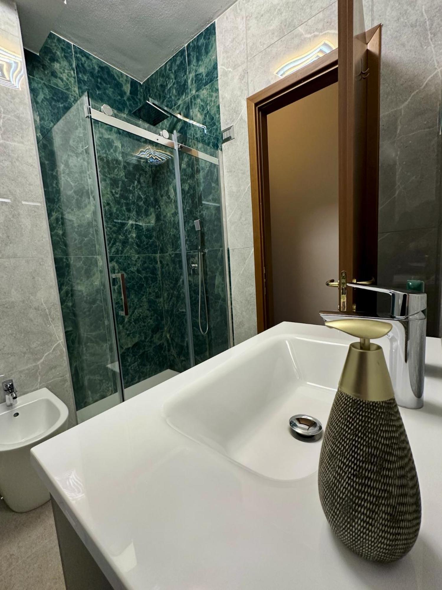 King Apartment Milano Bocconi Exterior photo